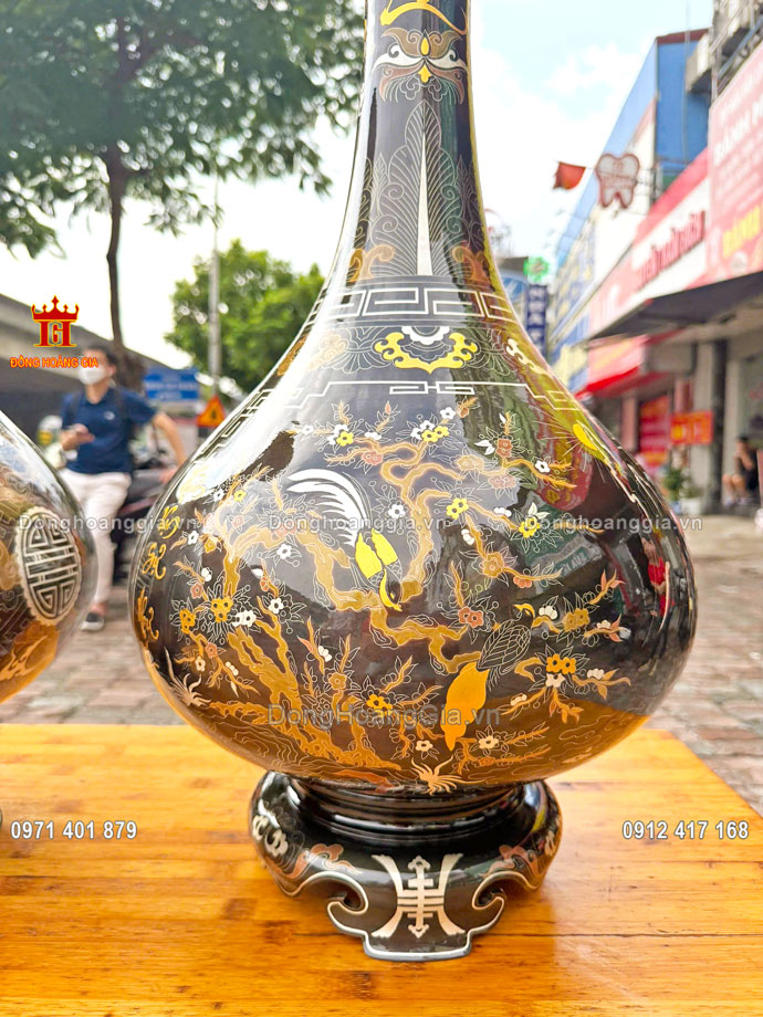 Họa tiết hoa văn được làm vô cùng sinh động và giàu giá trị nghệ thuật